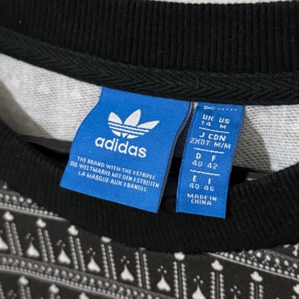 Adidas Originals Womens Cropped Sweatshirt Black White Trefoil Heart Pattern M - Picture 5 of 5